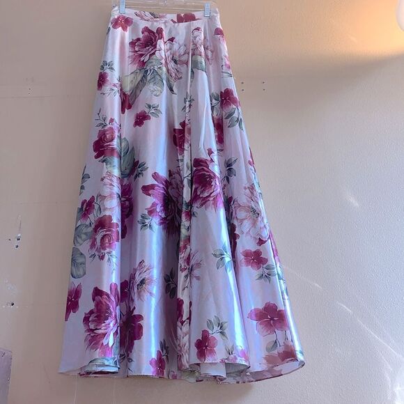 Crystal Doll Dresses & Skirts - Crystal Doll A-Line Floral Silk Skirt - Size 7